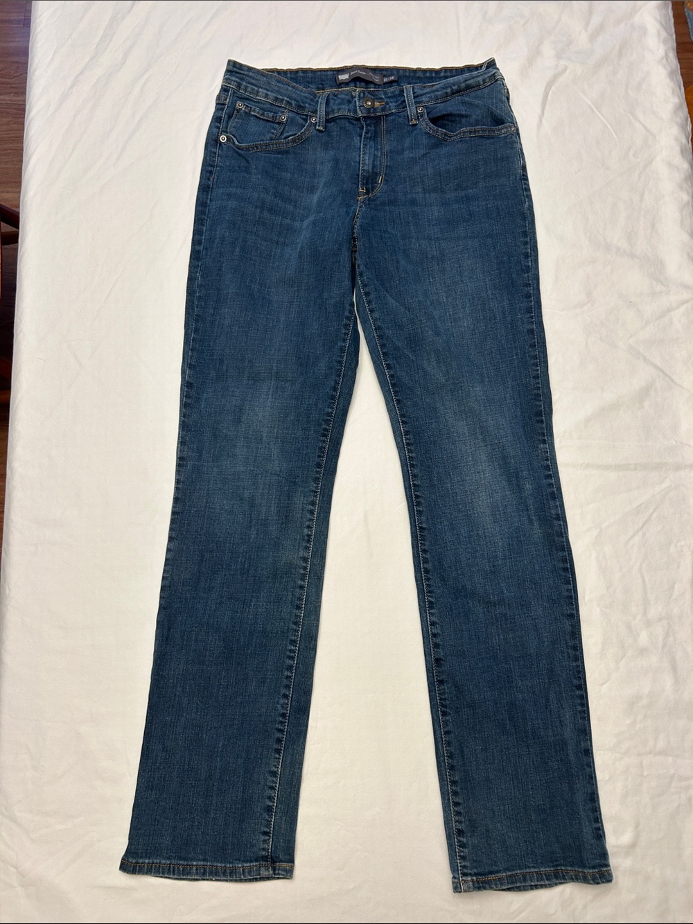 Levi's Women's Straight-Leg Jeans in Medium Dark Blue